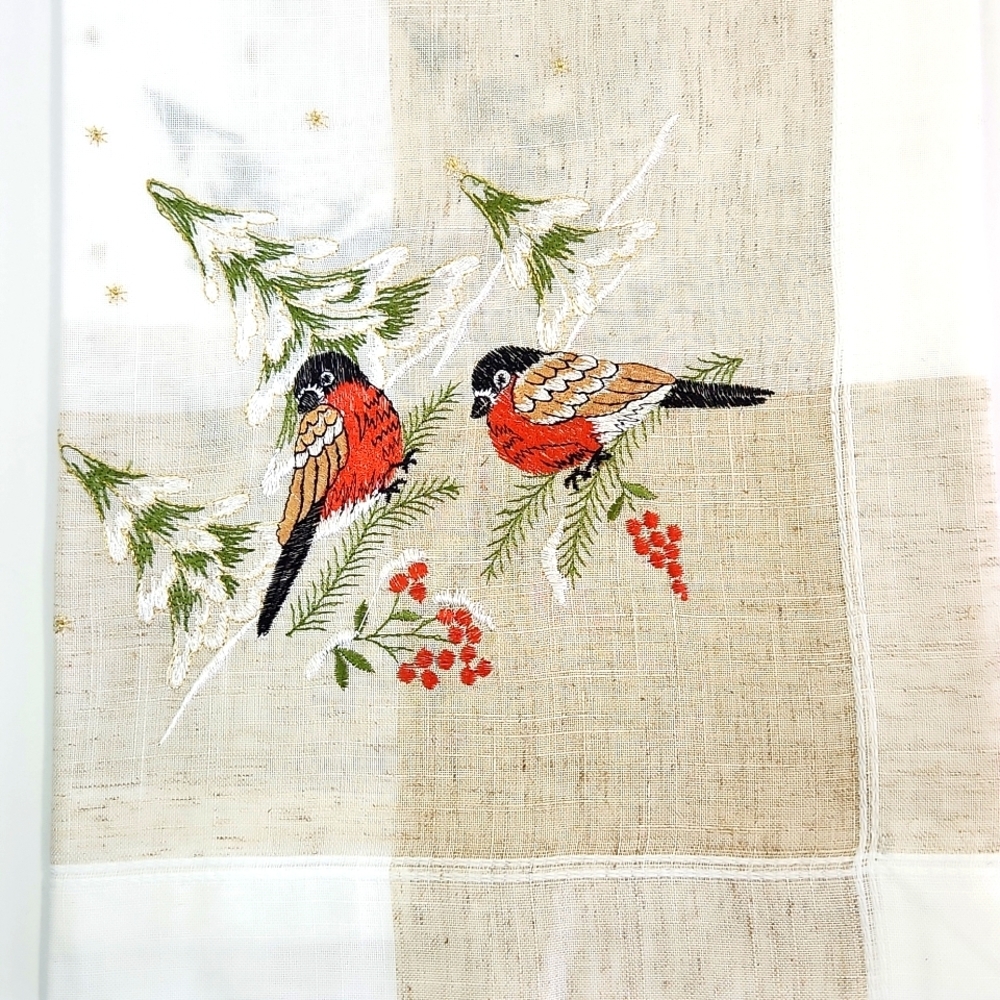Winter Robins Tablecloth (36x36 in. Square), NEW - Picture 3 of 5